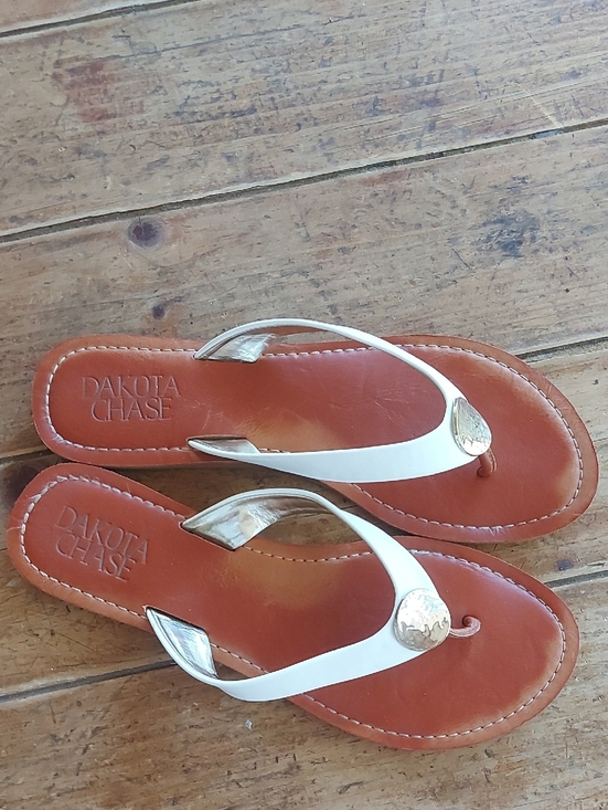 DAKOTA CHASE Shoes - Women's White and Brown Leather Thong Sandals
